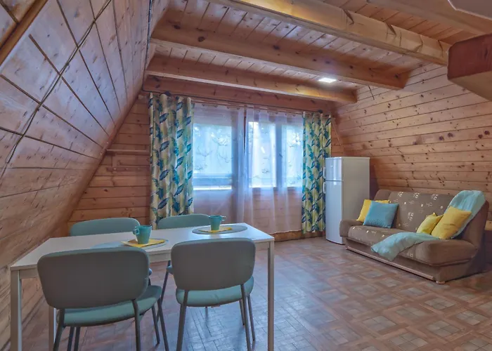 Hytte Letniskowe W Lesie Nad Jeziorem - Kaszuby, Osrodek Wczasowy Klif