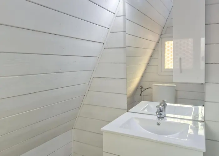 Hytte Letniskowe W Lesie Nad Jeziorem - Kaszuby, Osrodek Wczasowy Klif