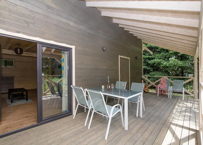 Hytte Letniskowe W Lesie Nad Jeziorem - Kaszuby, Osrodek Wczasowy Klif